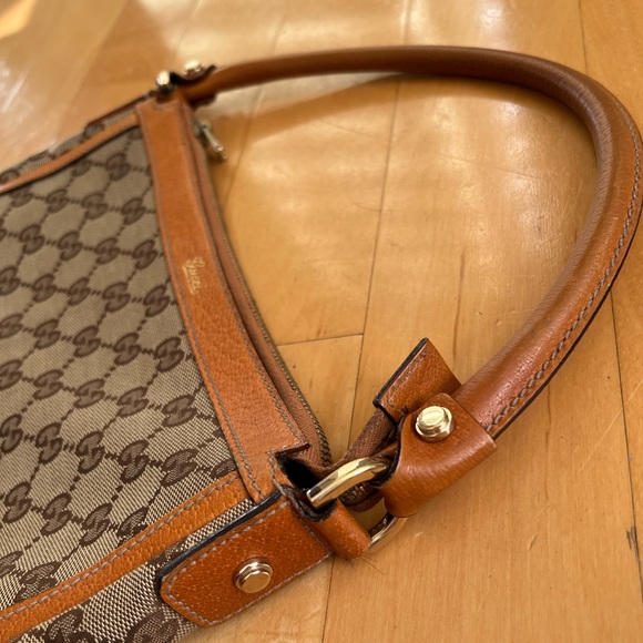 GUCCI 👜 vintage one shoulder handbag. Used and adored. Good condition. - Picture 6 of 11